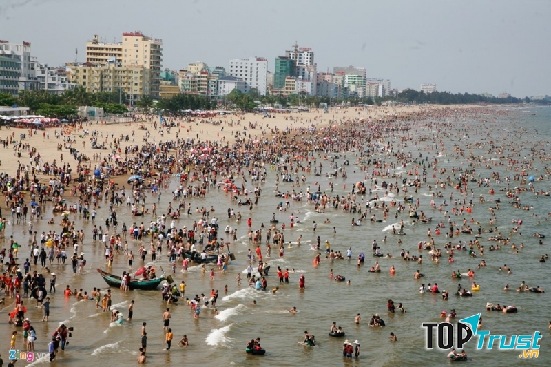 Sầm Sơn mùa hè nóng bức bởi sự tấp nập của du khách