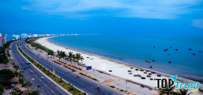 Bãi biển Thanh Bình giữa trung tâm thành phố