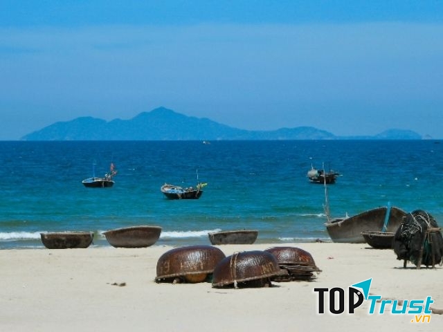 Bãi biển rất thanh bình như cái tên của nó
