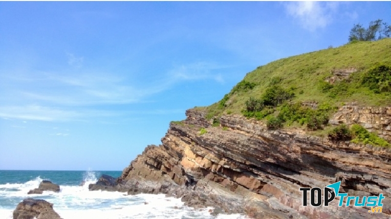 Cảnh quan đặc biệt của Bãi đá Cầu Mỵ