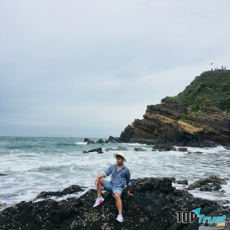 Bãi đá Cầu Mỵ Cô Tô