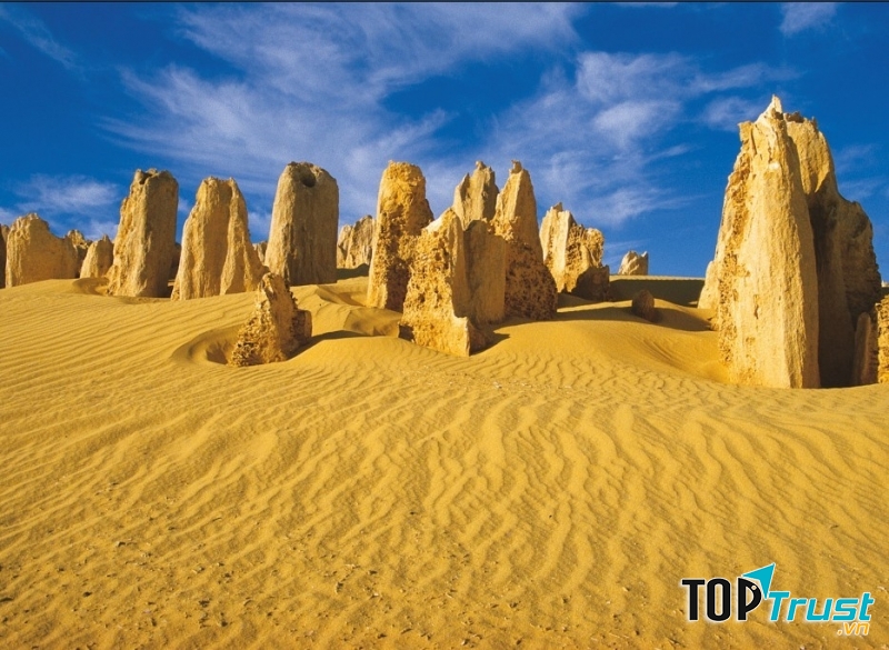 Bãi đá trên sa mạc Pinnacles