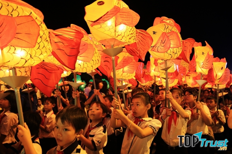 Bài hát Trung Thu: Em đi rước đèn