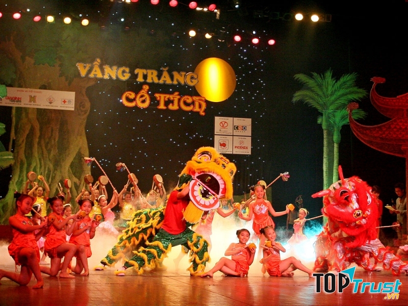 Bài hát Trung Thu: Vầng trăng cổ tích