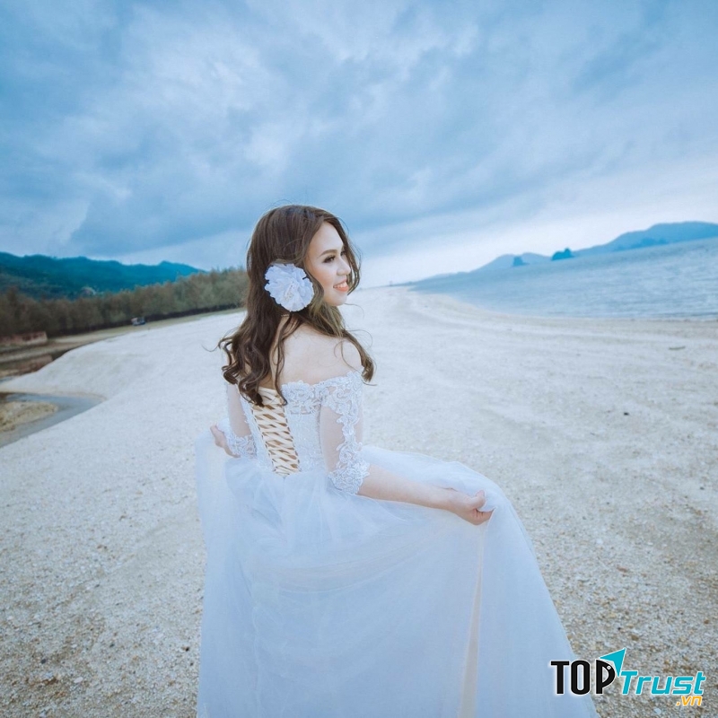 Bãi Hồng Vàn Cô Tô