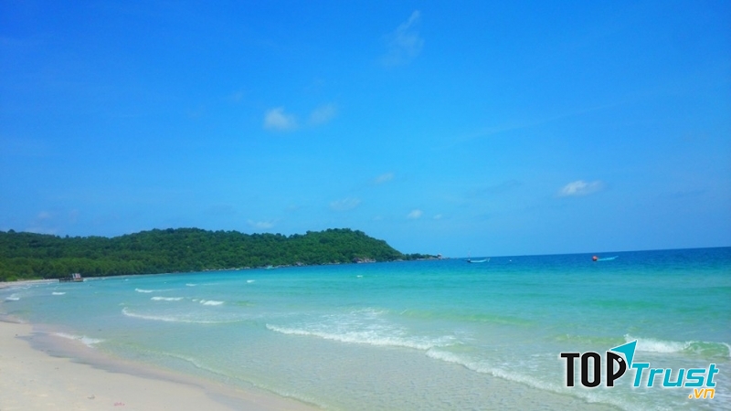 Khung cảnh xung quanh bãi Khem