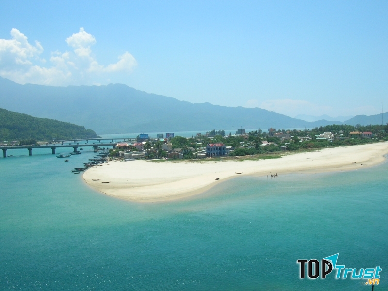 Bãi biển Lăng Cô