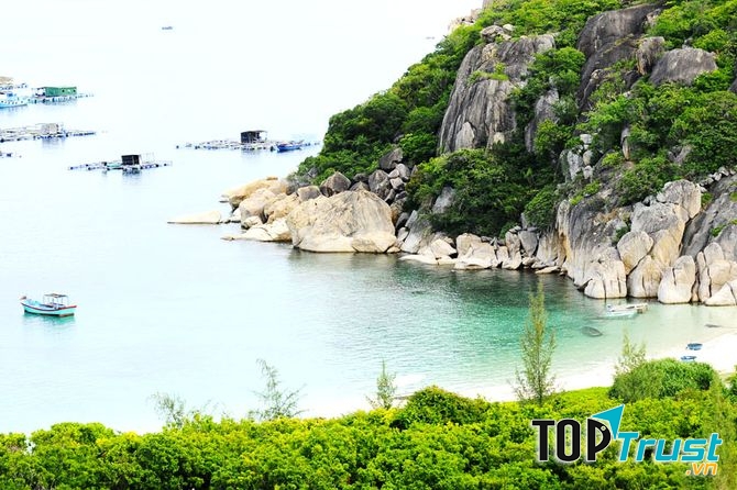 Bãi Nhà Cũ đẹp bình yên