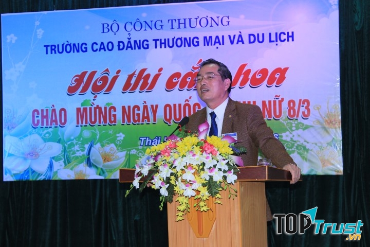 Một vị lãnh đạo phát biểu nhân ngày 8/3