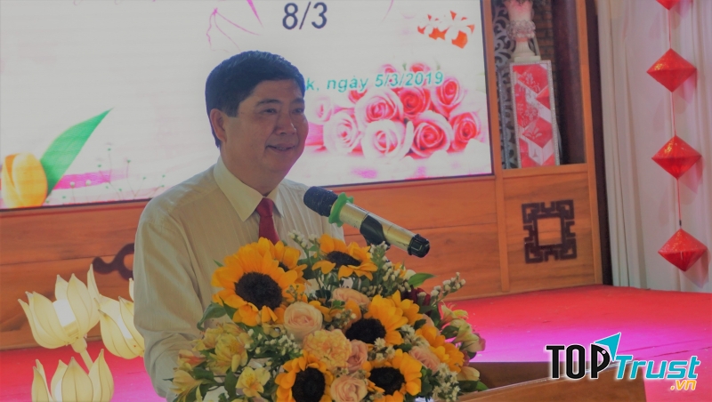 Một vị lãnh đạo phát biểu nhân ngày 8/3