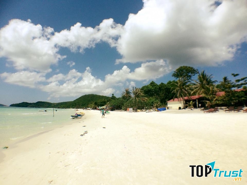 Khung cảnh xung quanh biển Bãi Sao Phú Quốc