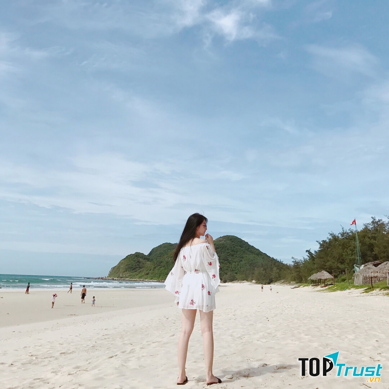 Bãi tắm Quan Lạn