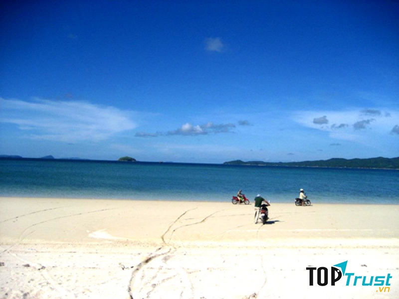 Bãi tắm Tình Yêu