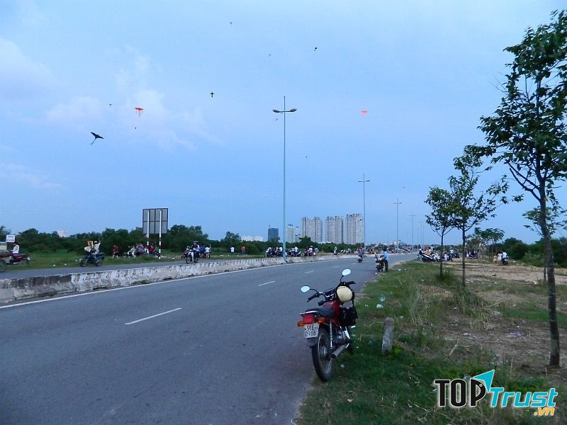Bãi Thả Diều Chân Cầu Thủ Thiêm Quận 2