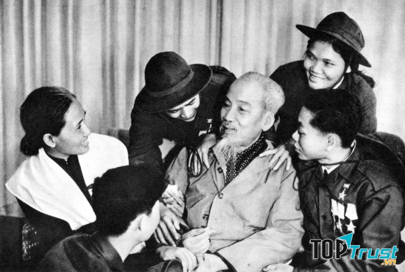 Ảnh chân dung bác Hồ (nguồn Internet)