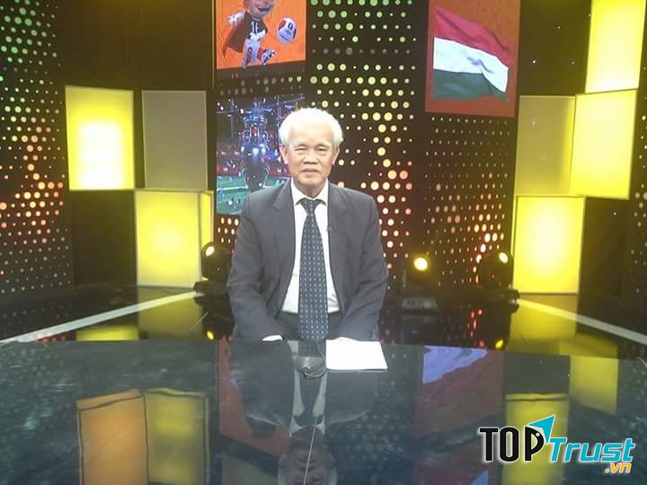 Ảnh chân dung nhà báo, bình luận viên bóng đá Đình Khải