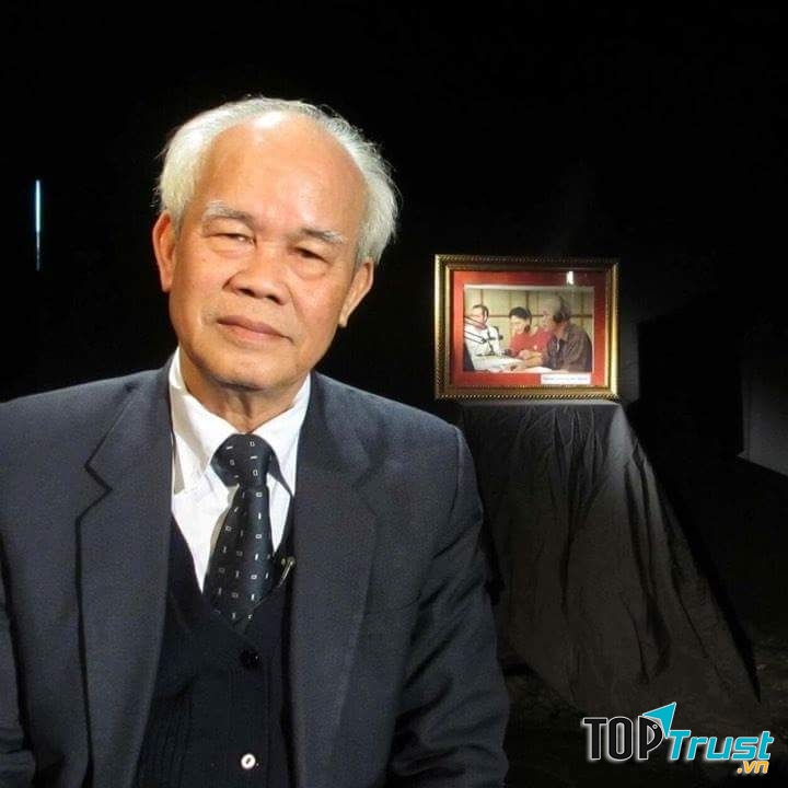 Ảnh chân dung nhà báo bình luận viên bóng đá Đình Khải