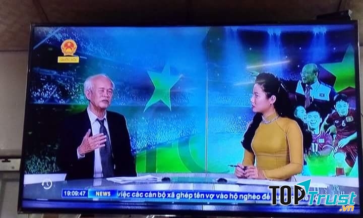 Nhà báo bình luận viên bóng đá Đình Khải tại trường quay