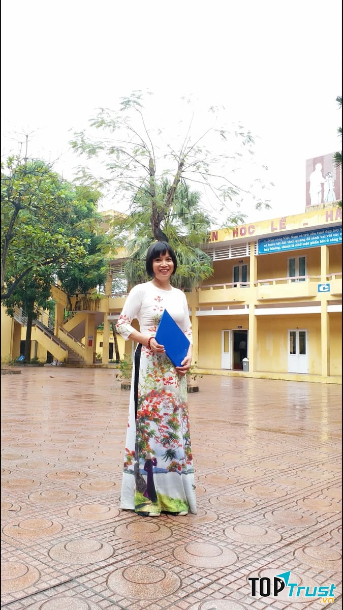 Ảnh chân dung nhà thơ Nguyễn Thị Khánh Hà