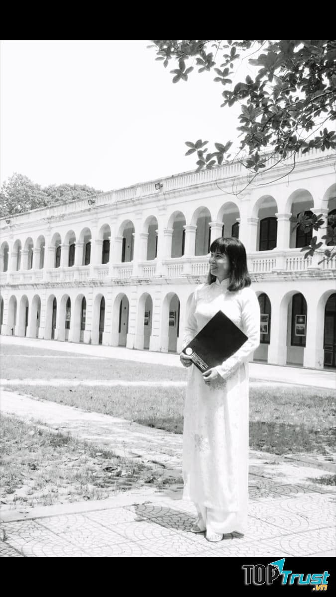 Ảnh chân dung nhà thơ Nguyễn Thị Khánh Hà