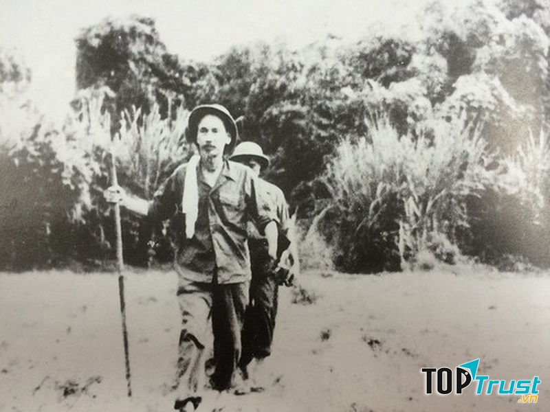 Ảnh chân dung bác Hồ (nguồn Internet)