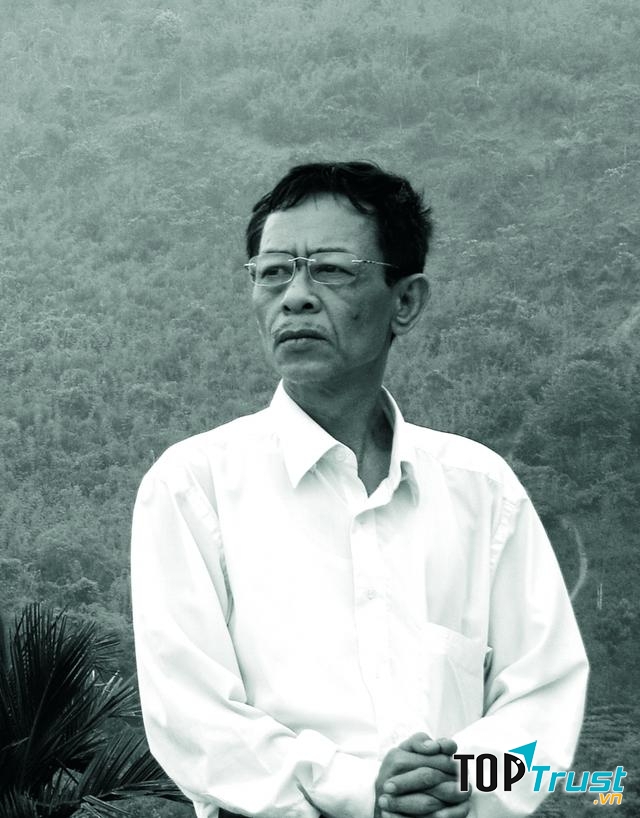 Chân dung nhà thơ Hoàng Nhuận Cầm