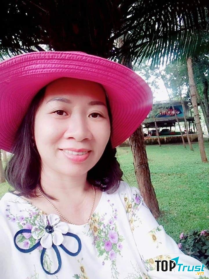 Ảnh nhà thơ Phạm Thị Huyền