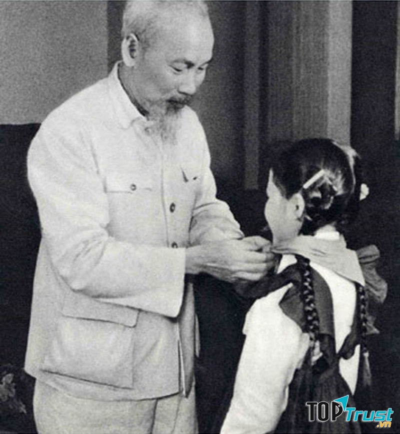 Ảnh chân dung bác Hồ (nguồn Internet)