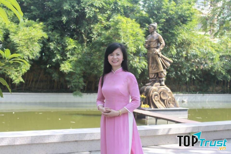 Ảnh chân dung nhà thơ Nguyễn Phương Anh