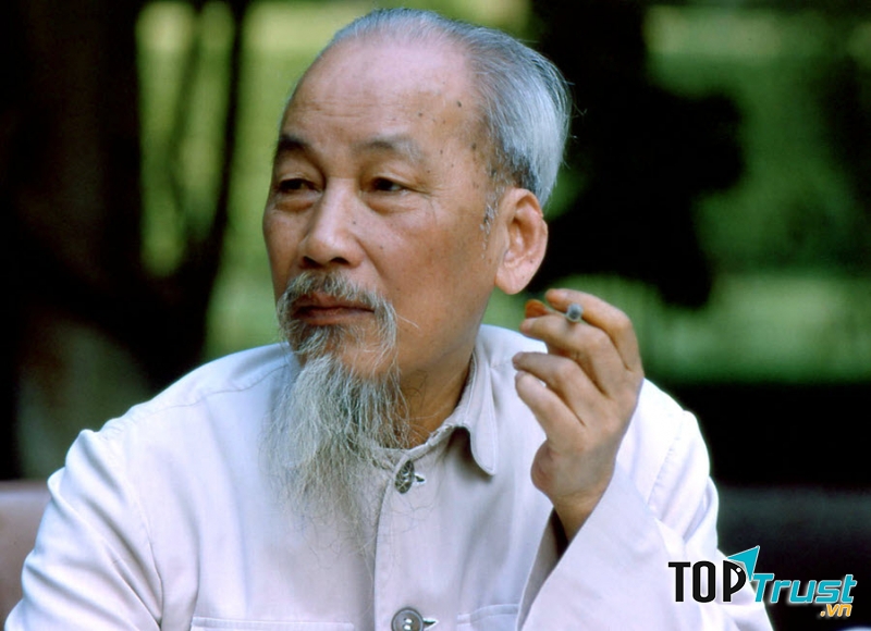 Ảnh chân dung bác Hồ (nguồn Internet)