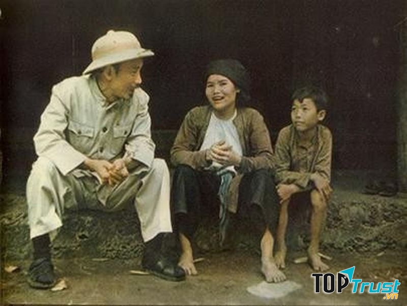 Ảnh chân dung bác Hồ (nguồn Internet)