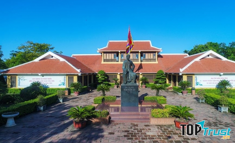 Chân dung Đại thi hào Nguyễn Du