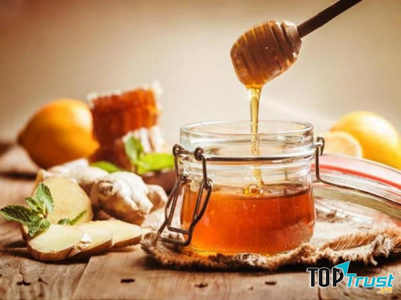 Gừng, chanh, mật ong trị cảm lạnh