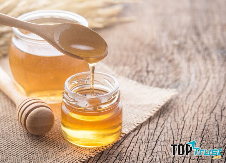 Bôi mật ong trị nhiệt miệng