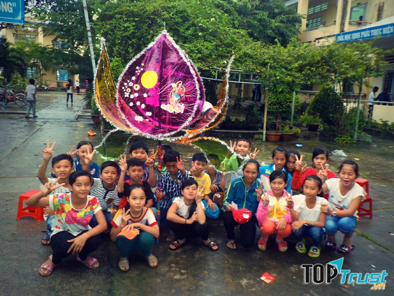Bài thuyết trình về chiếc đèn trung thu hình hoa sen