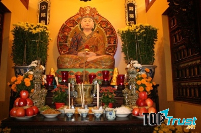 Thắp hương cúng Rằm Tháng Giêng tại chùa