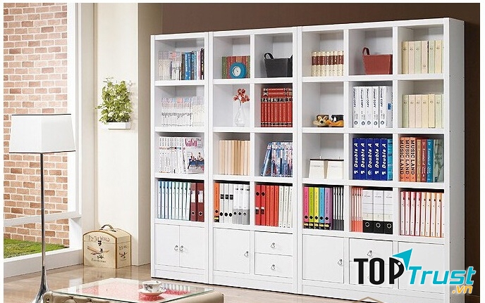 Rồi có rất nhiều sách hay nữa, như các tác phẩm văn học, các truyện hay cũng đều được sắp xếp gọn gàng