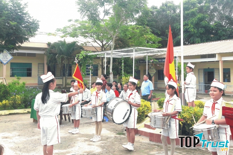 Bài văn tả buổi lễ chào cờ đầu tuần số 8