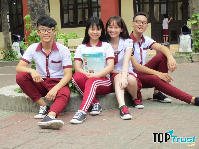 Đồng phục học sinh