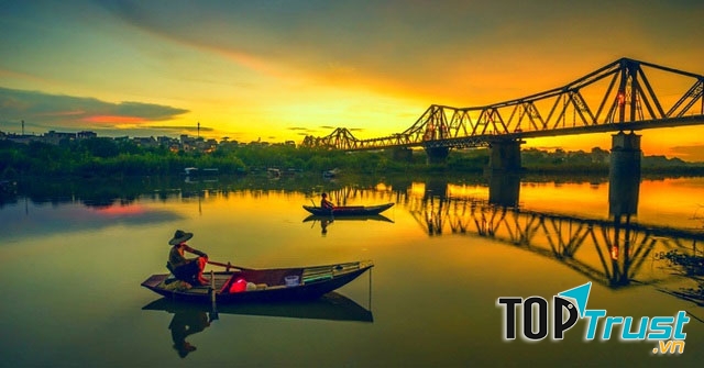 Dòng sông Hồng thơ mộng