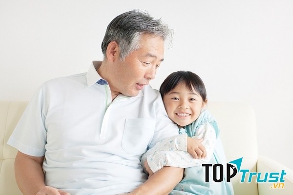 Em yêu quý và biết ơn ông nội của em nhiều lắm.