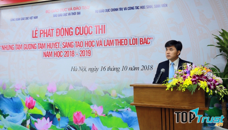 Thầy còn trẻ nhưng vô cùng tận tụy và gương mẫu