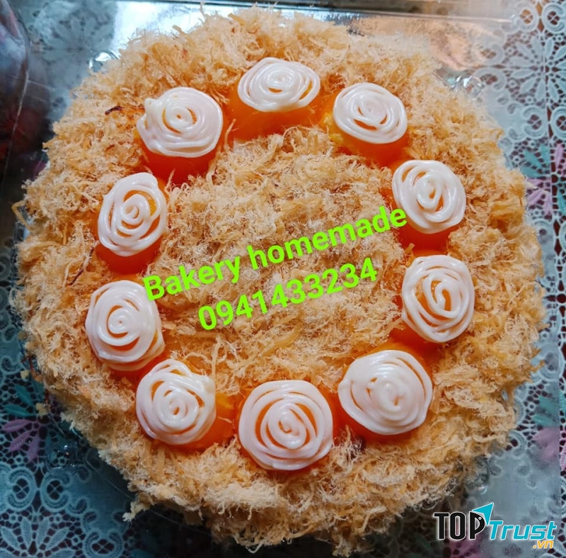 Bánh bông lan trứng muối tại Bakery Homemade - Đá Bào vừa có cốt bánh thơm ngon, vừa có vị đậm đà của trứng muối, vị béo ngậy của phô mai, lại thêm một chút dai của chà bông