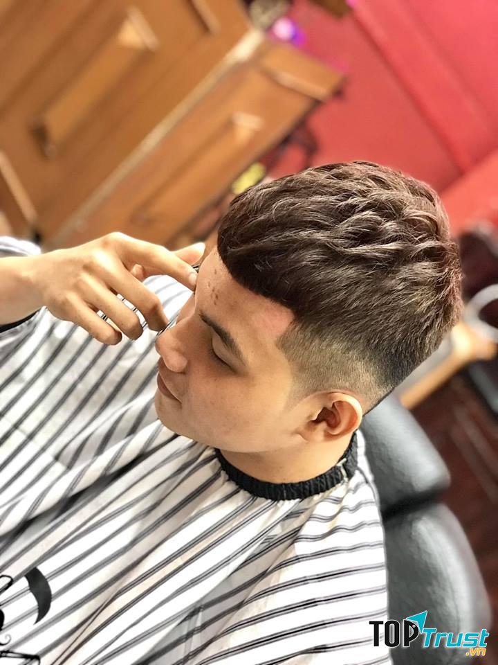 Tóc của khách sau khi qua tay những người thợ cắ tóc lành nghề