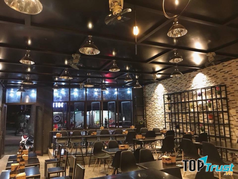 Không gian nhà hàng hiện đại, sang trọng