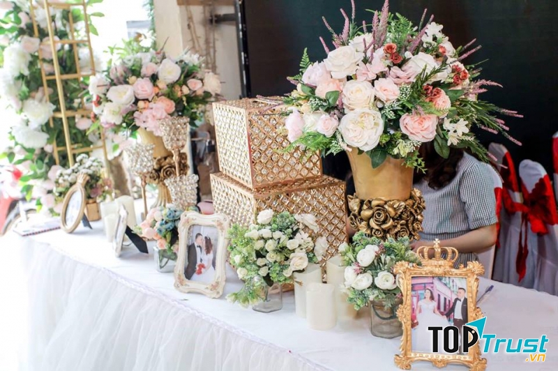 Mang đến một tiệc cưới như trong mơ với chi phí hợp lý nhất. Đó chính là cam kết của dịch vụ trang trí tiệc cưới B&B Decoration