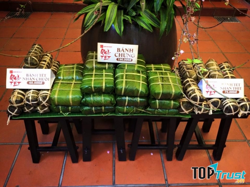 Là loại bánh Tết truyền thống của người Việt Nam nên bánh chưng luôn là sản phẩm hút hàng nhất vào dịp Tết đến.