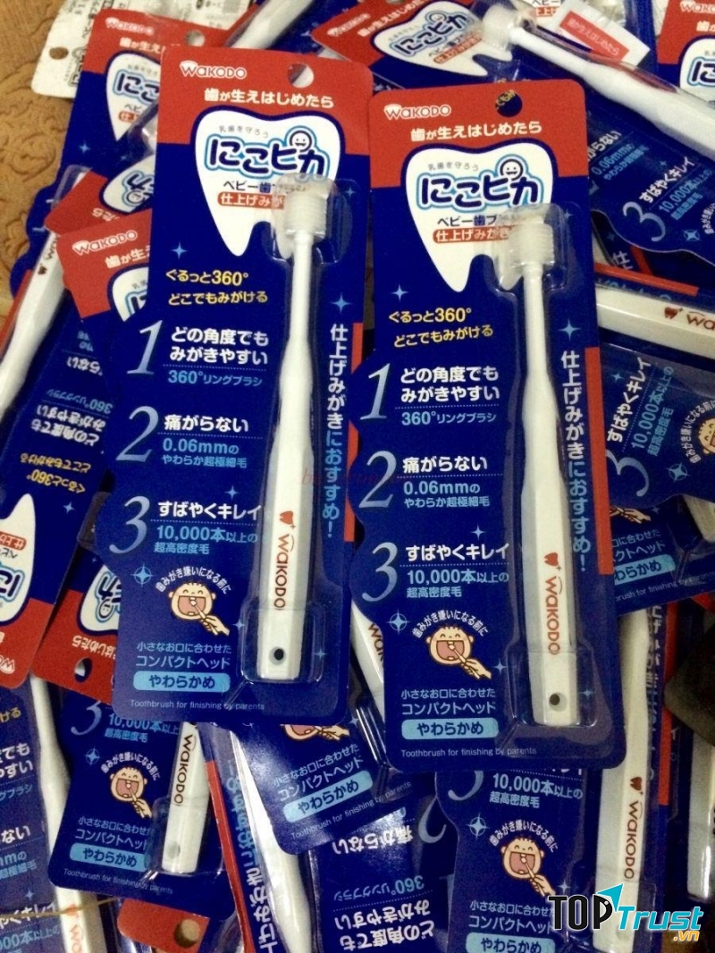 Bàn chải đánh răng Wakodo 360° - BH5 sẽ cho bé cảm giác thích thú và an toàn nhất