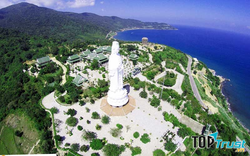 khung cảnh trên đảo Sơn Trà