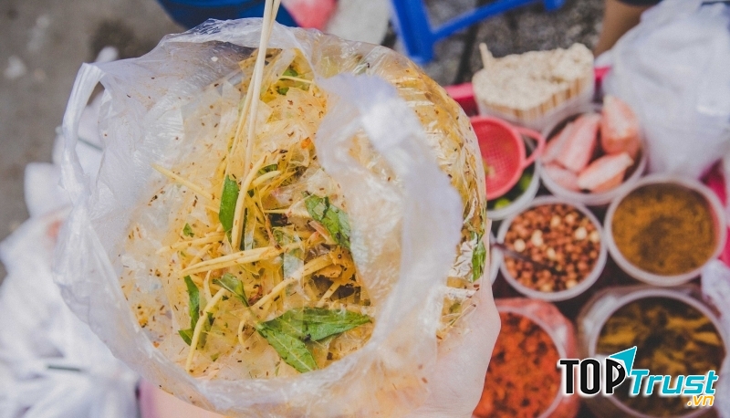 Bán đồ ăn vặt tại trường